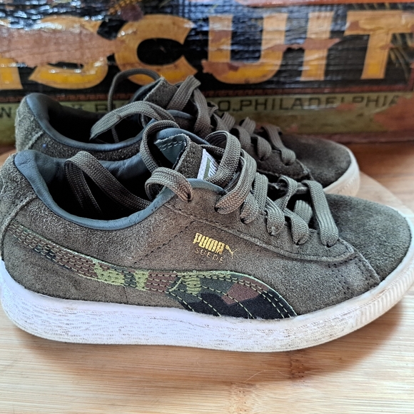 Puma Sneakers, Kid Size 13, Green Camouflage, Suede Low Tops, Skateboard Shoes - Picture 4 of 12